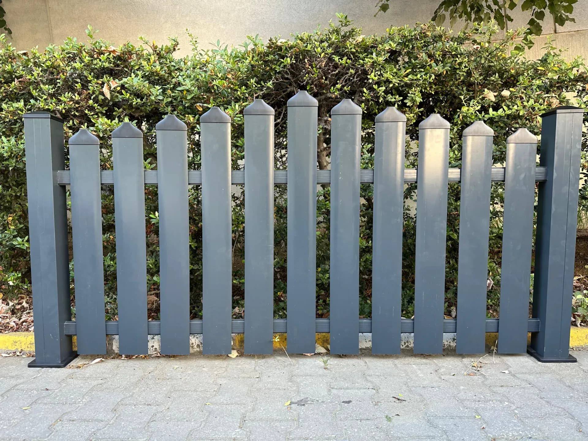Villa garden aluminium fence project — American model