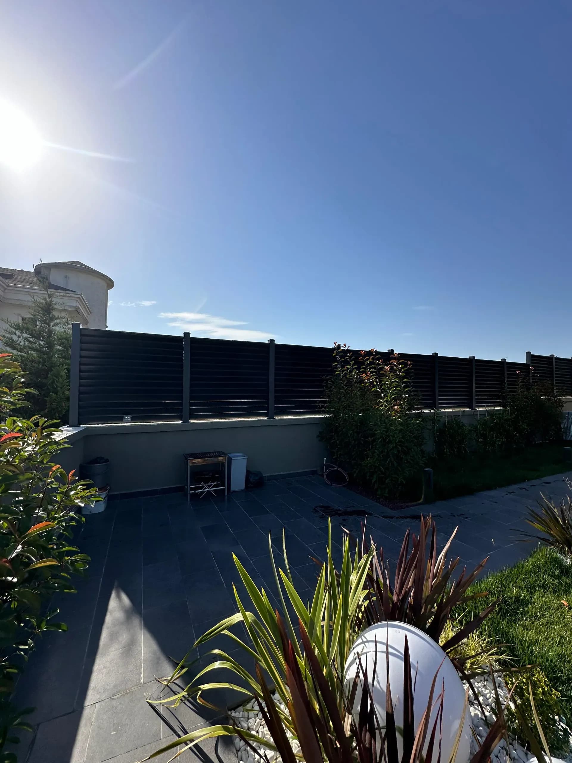 Custom design aluminium fence models and architectural harmony